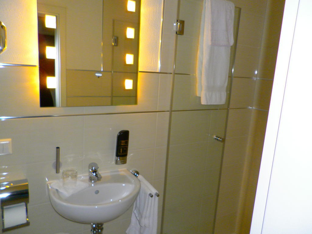 Astra Hotel Kaiserslautern Ruang foto